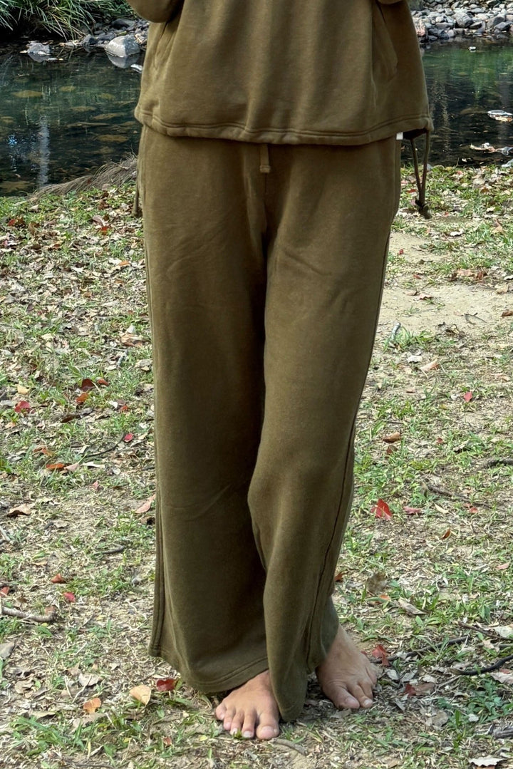 hemp wide jogger in olive green